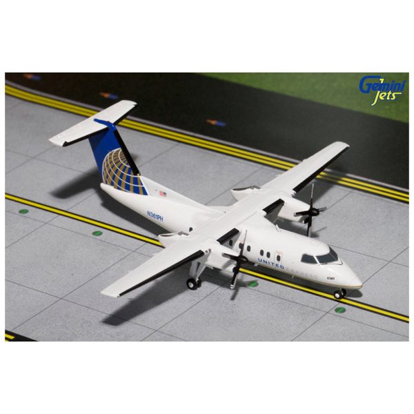 1 200 Dash8200 United Express N361PH Online now